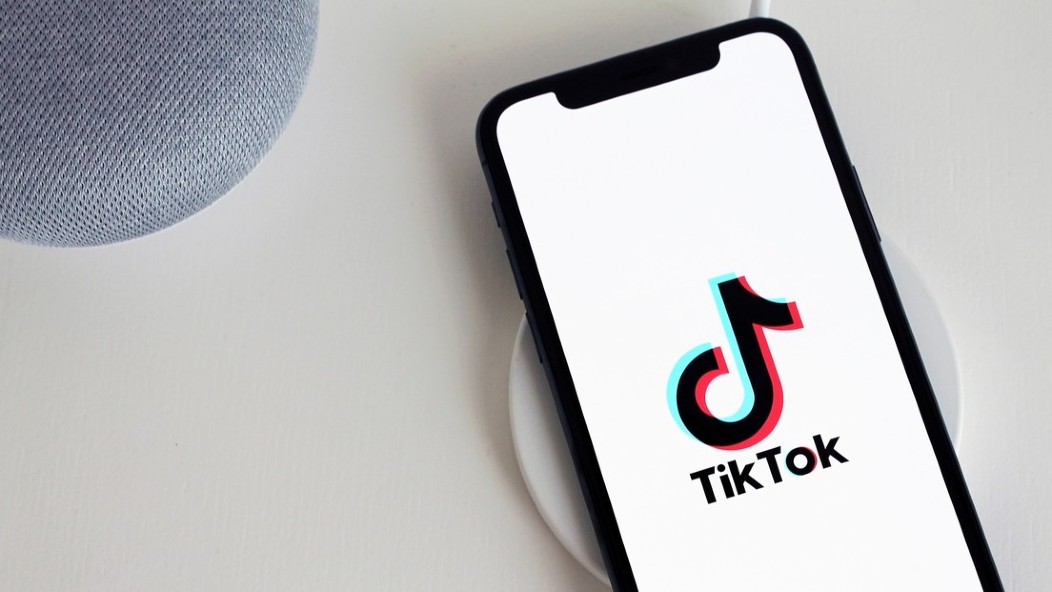 Joven de 12 años murió asfixiada en su cuarto haciendo el "desafío del apagón", peligrosísimo reto de TikTok