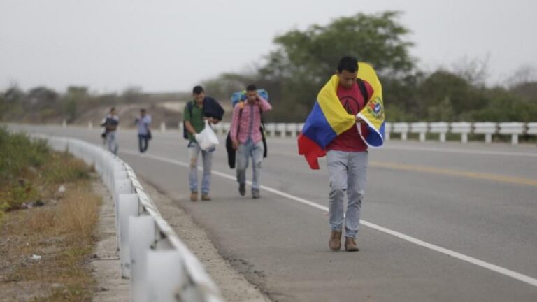 Los que retornaron a Venezuela en diciembre volvieron a migrar en enero, ahora cruzan puentes hacia Colombia