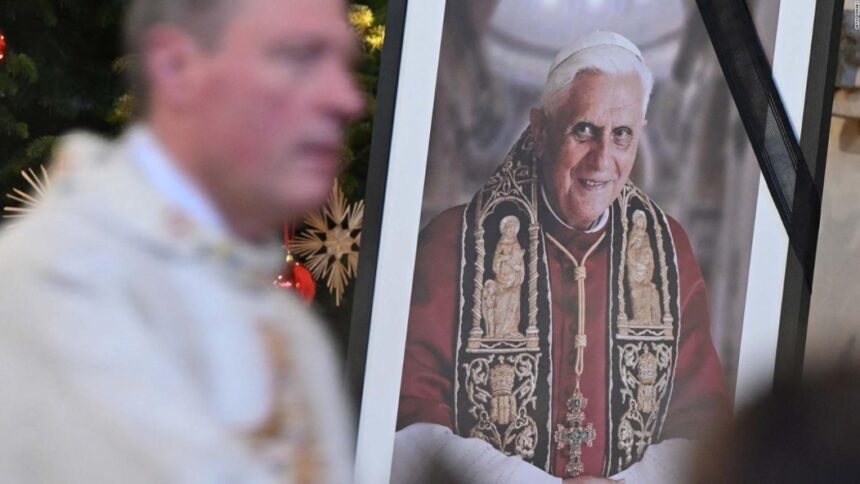 EN VIDEO | Las primeras imágenes de Benedicto XVI tras su fallecimiento