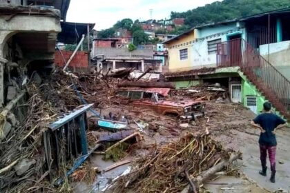 TRAGEDIA EN TEJERÍAS | Cifran extraoficialmente en 18 los muertos por desbordamiento de quebrada El Pato|Al menos dos muertos dejó desbordamiento de quebrada en Aragua por fuertes lluvias de este sábado