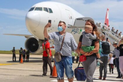 Chavismo celebra la llegada de 422 turistas rusos a Margarita para "impulsar el turismo"