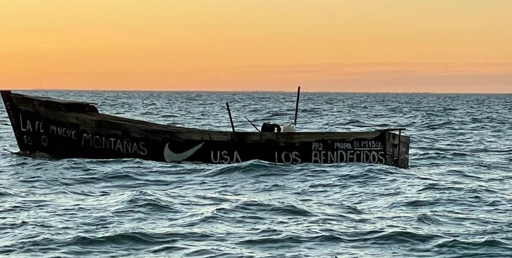 Cierran parque nacional en Florida para recibir a cientos de migrantes que llegaron en balsas