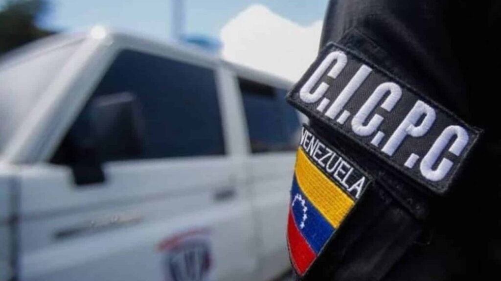 La madre y el padrastro de una niña de 11 años resultaron detenidos "por trato cruel" en el estado Bolívar, por funcionarios del Cuerpo de Investigaciones Científicas, Penales y Criminalísticas (Cicpc), tras haberle dado una brutal golpiza con un palo de madera.