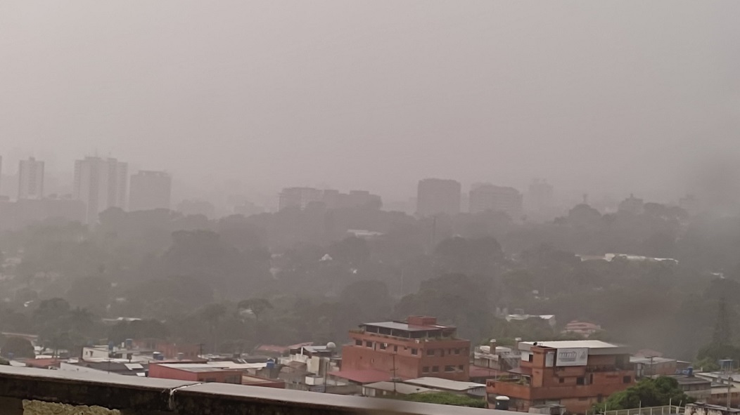 Sin luz algunas zonas de Caracas en medio de las lluvias de este 5-Oct