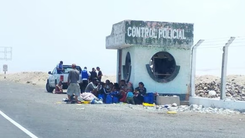 Hambre y frío, las penurias que viven cientos de venezolanos varados entre Perú y Chile