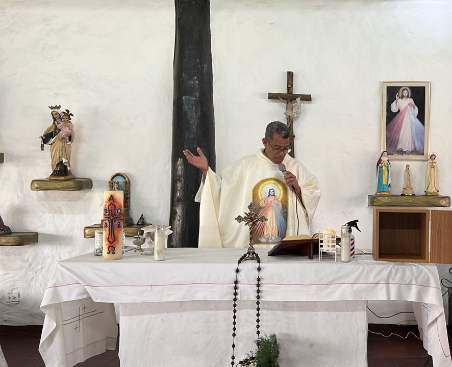 EN FOTOS | Arquidiócesis de Caracas denunció a falso sacerdote por realizar bautizos y bodas en reconocido club capitalino