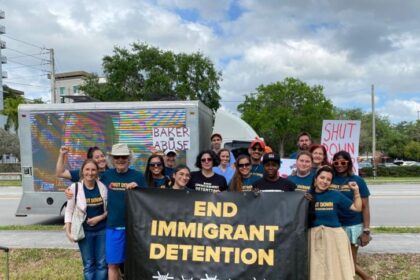 Senado de Florida aprobó proyecto de ley que estipula penas de hasta 15 años para quien contrate migrantes irregulares