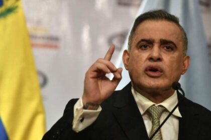 Saab anuncia investigación contra venezolano en EEUU "por incitar al odio y la discriminación" de connacionales usando las redes sociales
