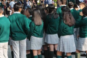 EN MÉXICO | Aprobaron el uso de uniforme neutro en las escuelas, niñas y niños podrán elegir entre falda o pantalón