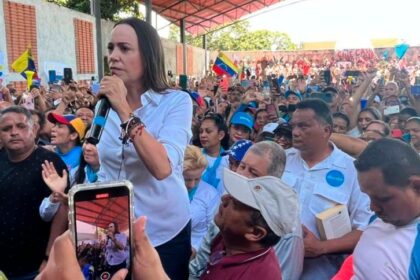 Algunos aliados estarían "presionando" a la candidata presidencial opositora, María Corina Machado, para buscar un sustituto