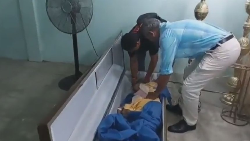 EN VIDEO | Mujer que fue declarada muerta "resucitó" en pleno velorio