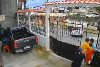 EN VIDEO | El impactante momento en que una mujer fue sometida y secuestrada en su vivienda