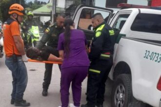 Autobús lleno de migrantes venezolanos cayó por un barranco en Colombia, hay al menos 10 muertos