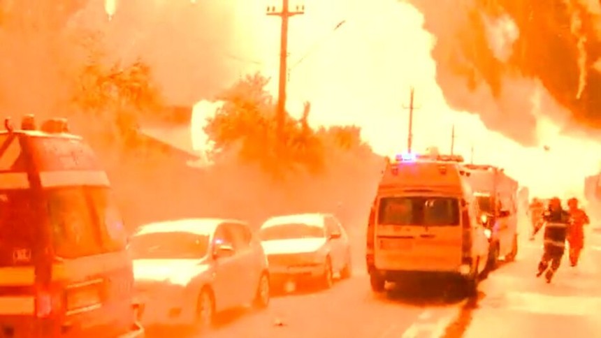 EN VIDEO: Dos enormes explosiones en gasolinera dejan al menos un muerto y 57 heridos en Rumanía