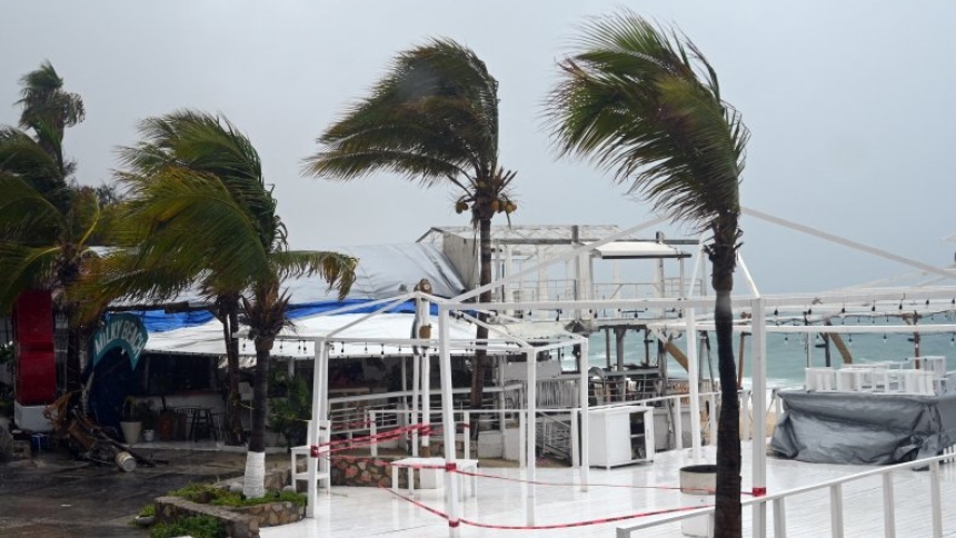 Los impactantes videos del huracán Hilary golpenado con fuerza las costa oeste de México este 19Ago