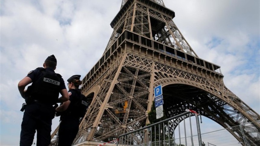 Desalojan la Torre Eiffel por amenaza de bomba este 12Ago, pero todo se trató de una falsa alarma