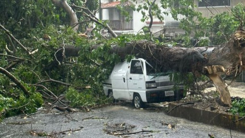 Las imágenes más impactantes de las lluvias con vientos huracanados que azotaron Caracas este 30Sep