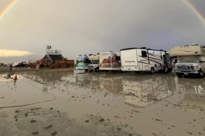 Fuerte tormenta deja aisladas a más de 70.000 personas en el desierto de Nevada, recomiendan racionar la comida y agua