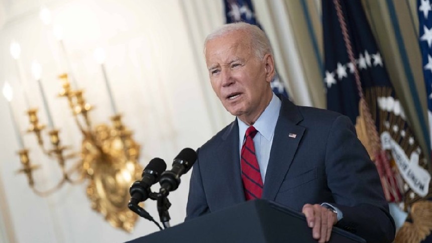 El presidente de Estados Unidos, Joe Biden, reveló estudia la potestad que pueda tener por su cuenta, para cerrar la frontera sur del país