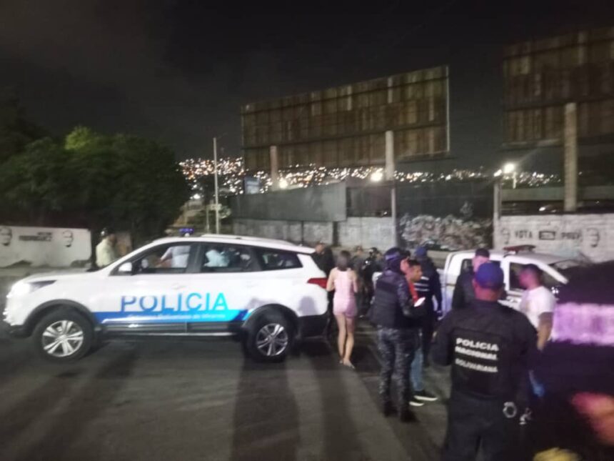 Caracas: Mató a tiros a dos jóvenes que compartían puerta de su edificio tras una discusión.