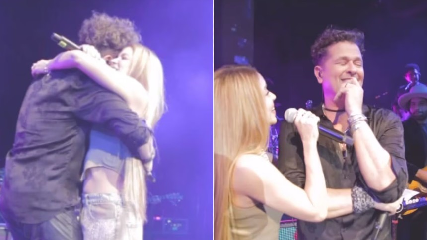 EN VIDEO: Shakira sorprendió a Carlos Vives en pleno concierto para cantar "La bicicleta"