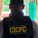Fue acribillado en la puerta de su casa frente a su esposa e hija