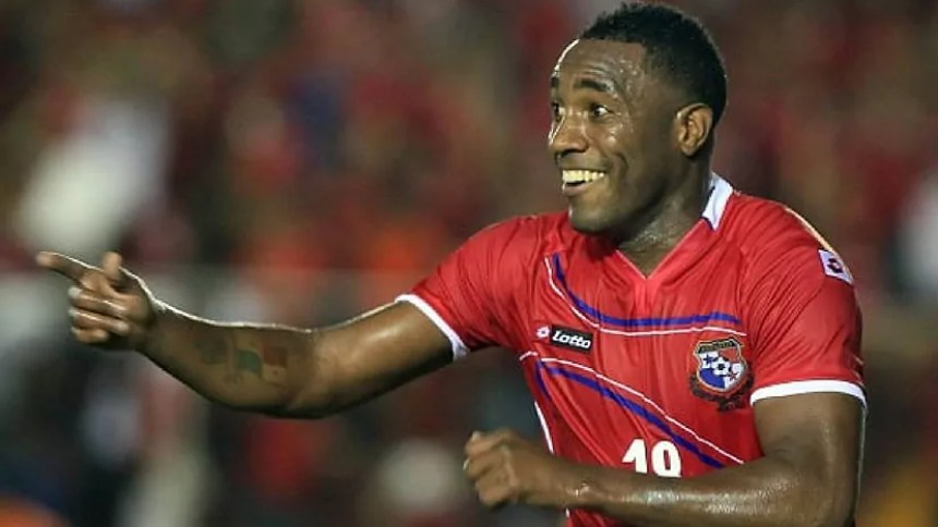 Falleció el goleador histórico de Panamá a los 41 años, sufrió un infarto durante un partido amateur