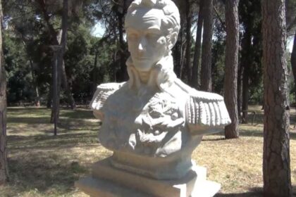 EN FOTOS: Vandalizaron busto de Simón Bolívar que reposa en el monte Sacro de Roma