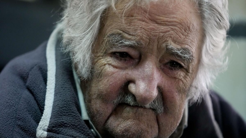 «Se le fue la moto», así lo expresó el expresidente de Uruguay, José "Pepe" Mujica, quien ha lanzado nuevos dardos contra Delcy Rodríguez, vicepresidente de Nicolás Maduro. También criticó al chavismo en general. 