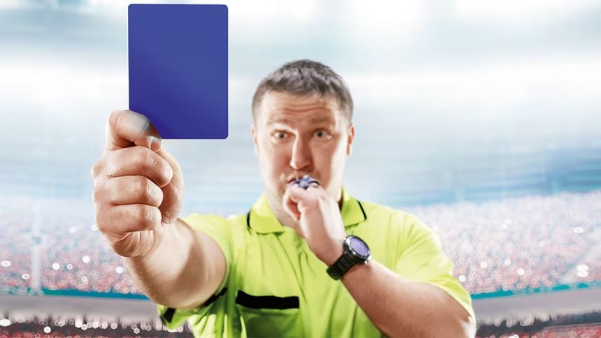 La FIFA lista para probar la tarjeta azul, conoce cuál sería su uso en el fútbol