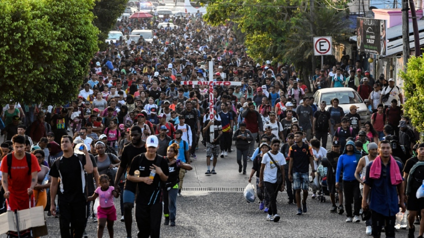 En las últimas horas, partió desde México el «Viacrucis migrante», nueva caravana con más de 2.000 personas rumbo a los Estados Unidos.