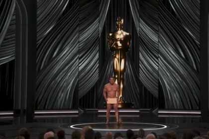 Un día después, se han filtrado las fotos del tras cámaras de John Cena y presentación llamativa en últimos los Premios Óscar 2024.