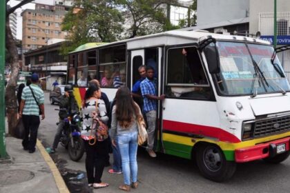 este lunes 18 de marzo en la sede de la unión conductores del Oeste (UCO), en Caracas, se acordó ajustar el pasaje mínimo a 15