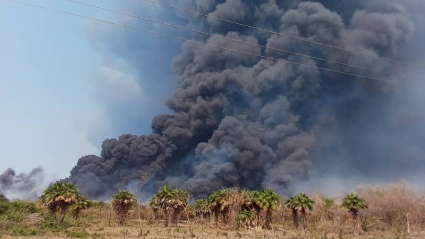 EN VIDEO: Voraz incendio en pozos petroleros del Zulia mantiene en alerta a habitantes de Bachaquero