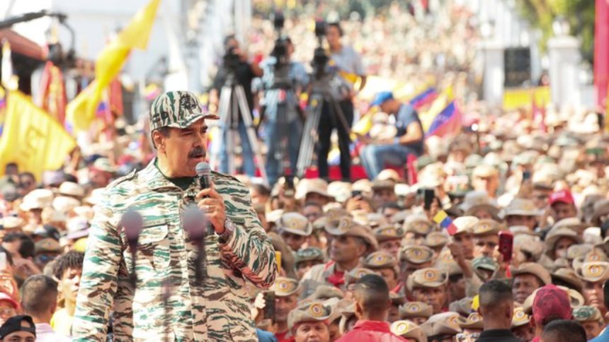 Maduro propone incluir la cadena perpetua y la inhabilitación de por vida para crímenes de "corrupción y traición a la patria"