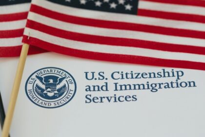 Los migrantes que solicitan la ciudadanía estadounidense tendrán, a partir de este lunes 1 de abril, una tercera opción en el formulario donde