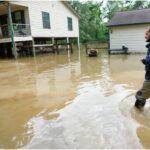 Al menos un muerto y 400 rescates de personas se registraron por inundaciones en Texas desde el pasado fin de semana.