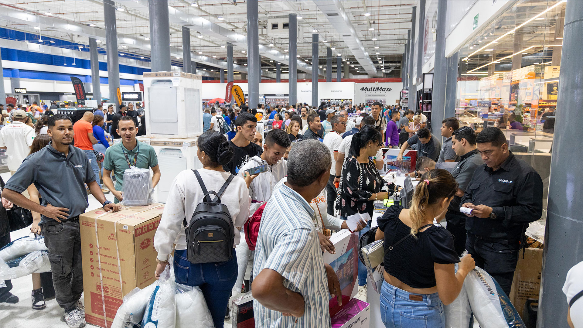 Multimax ¡Multimax Store inauguró su nueva tienda en Plaza Venezuela